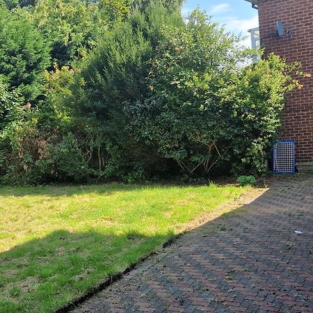 D Elmdon Homestay Shared 4 Bedrooms バーミンガム エクステリア 写真