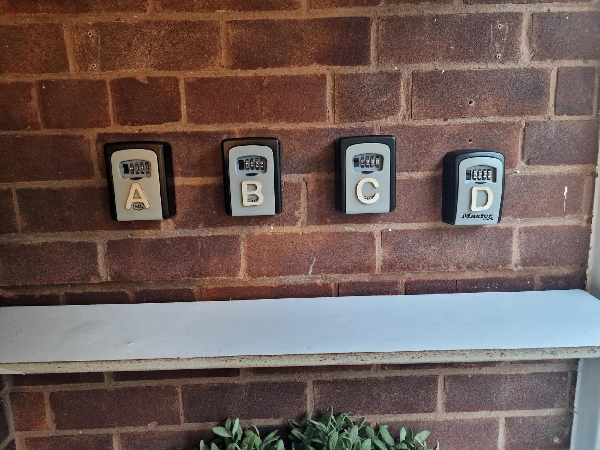 D Elmdon Homestay Shared 4 Bedrooms バーミンガム エクステリア 写真