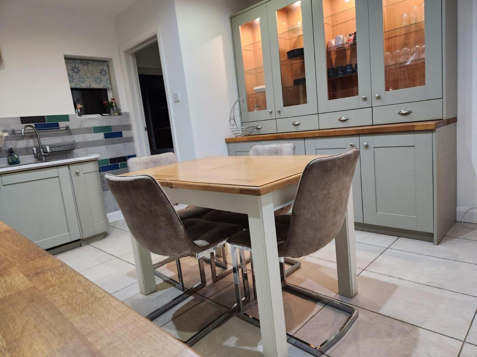 D Elmdon Homestay Shared 4 Bedrooms バーミンガム エクステリア 写真
