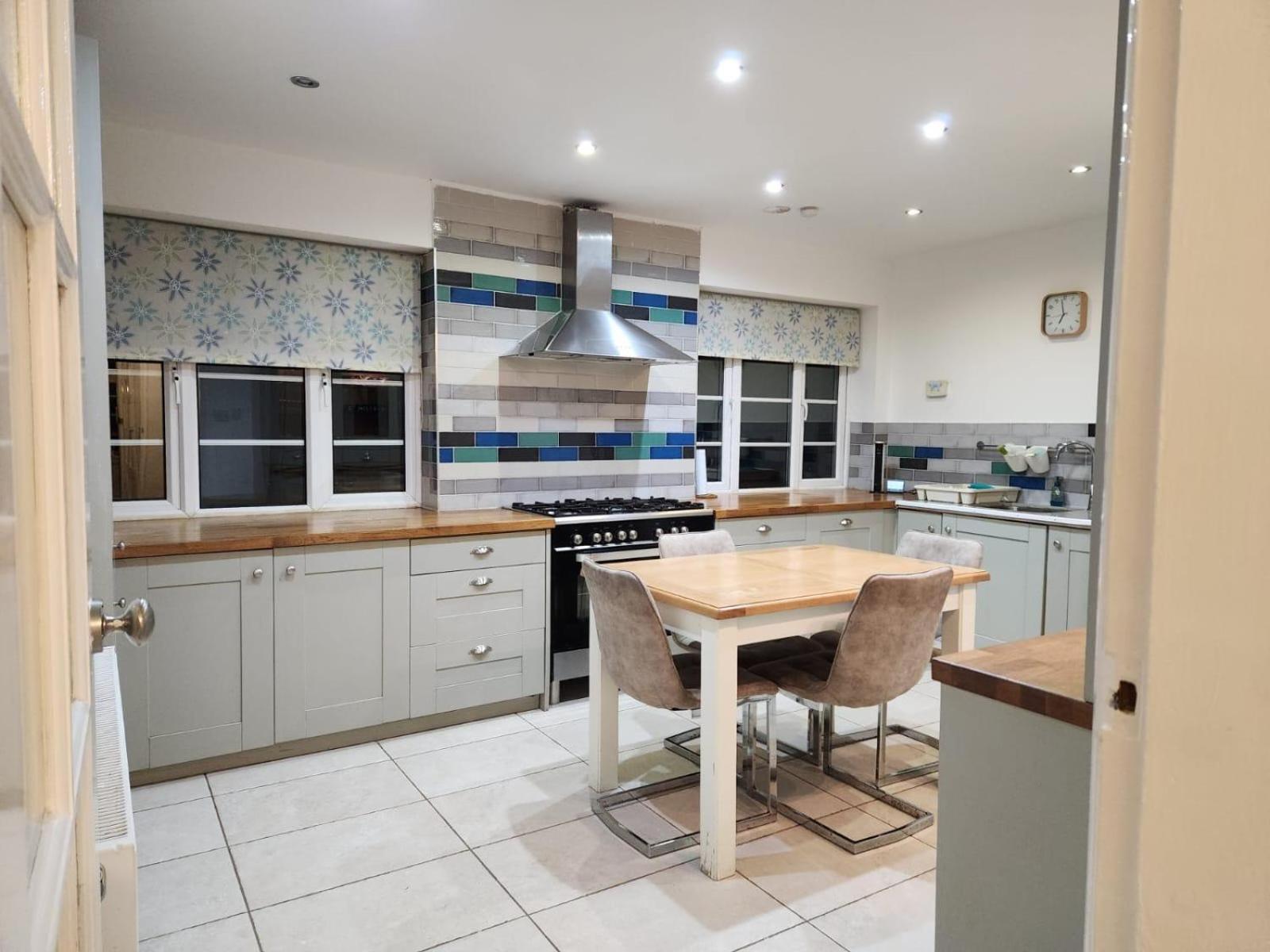 D Elmdon Homestay Shared 4 Bedrooms バーミンガム エクステリア 写真