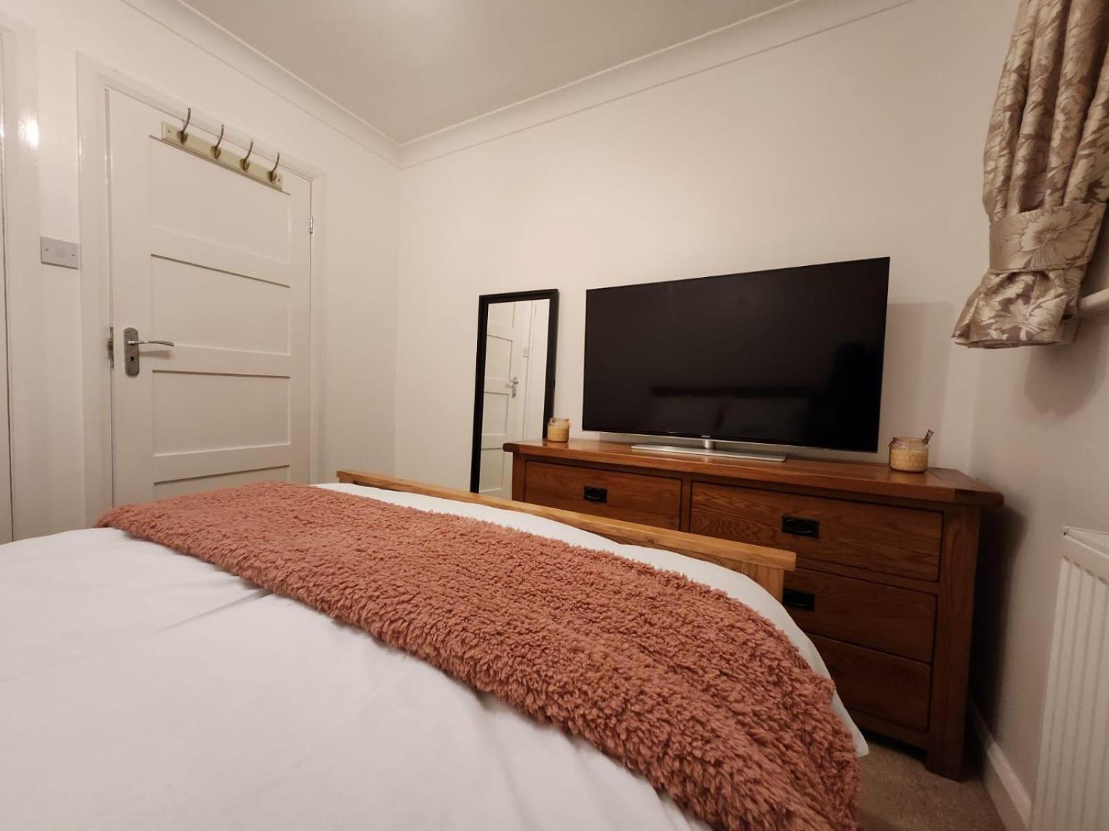 D Elmdon Homestay Shared 4 Bedrooms バーミンガム エクステリア 写真
