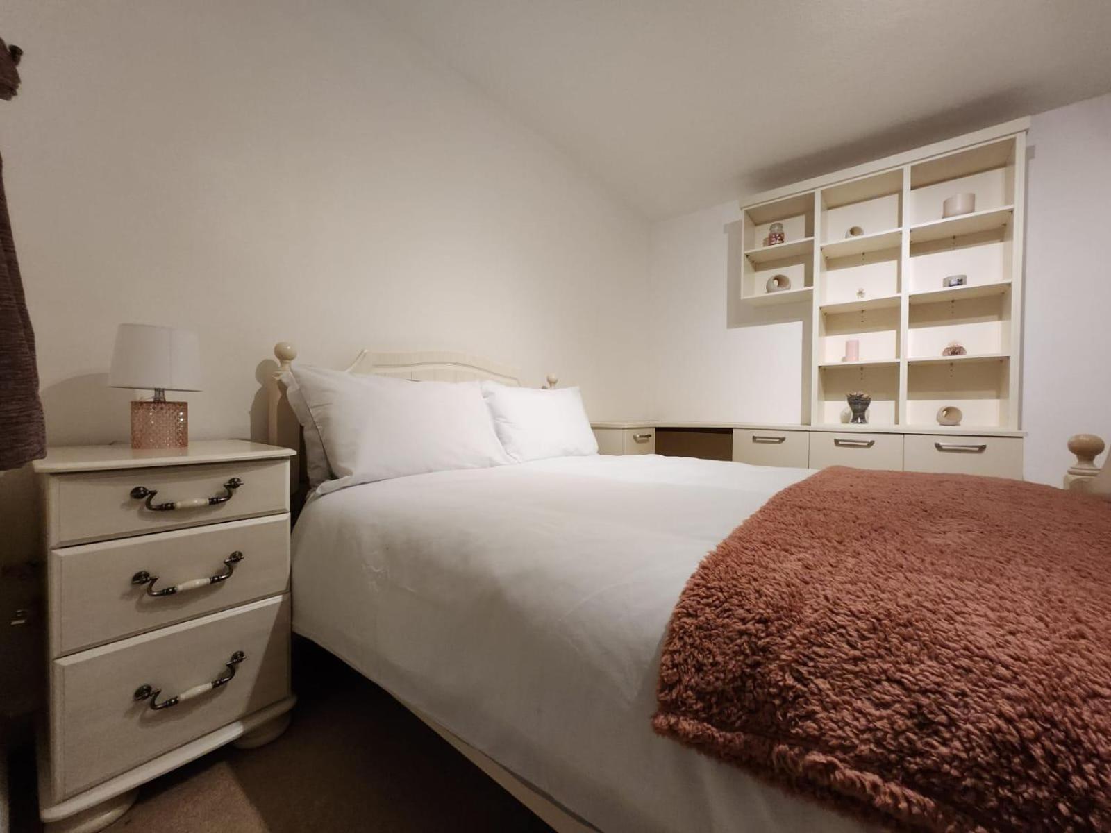 D Elmdon Homestay Shared 4 Bedrooms バーミンガム エクステリア 写真