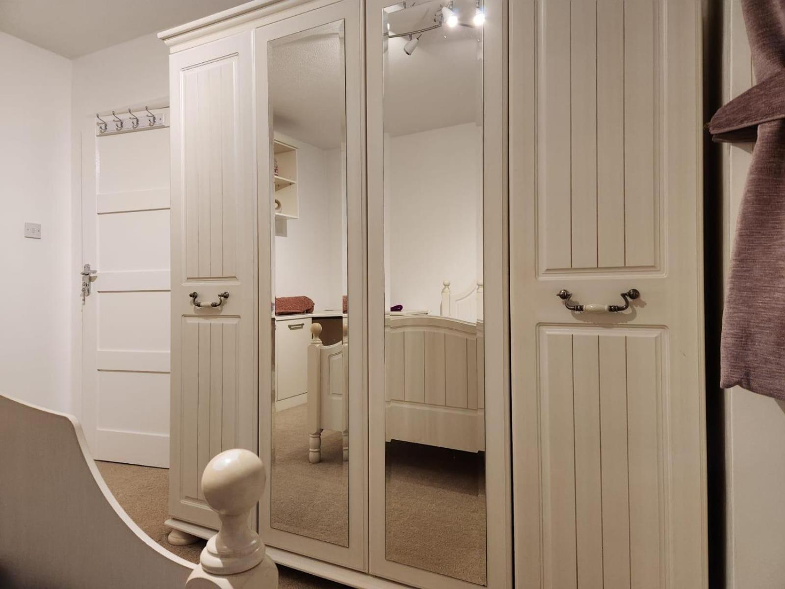 D Elmdon Homestay Shared 4 Bedrooms バーミンガム エクステリア 写真