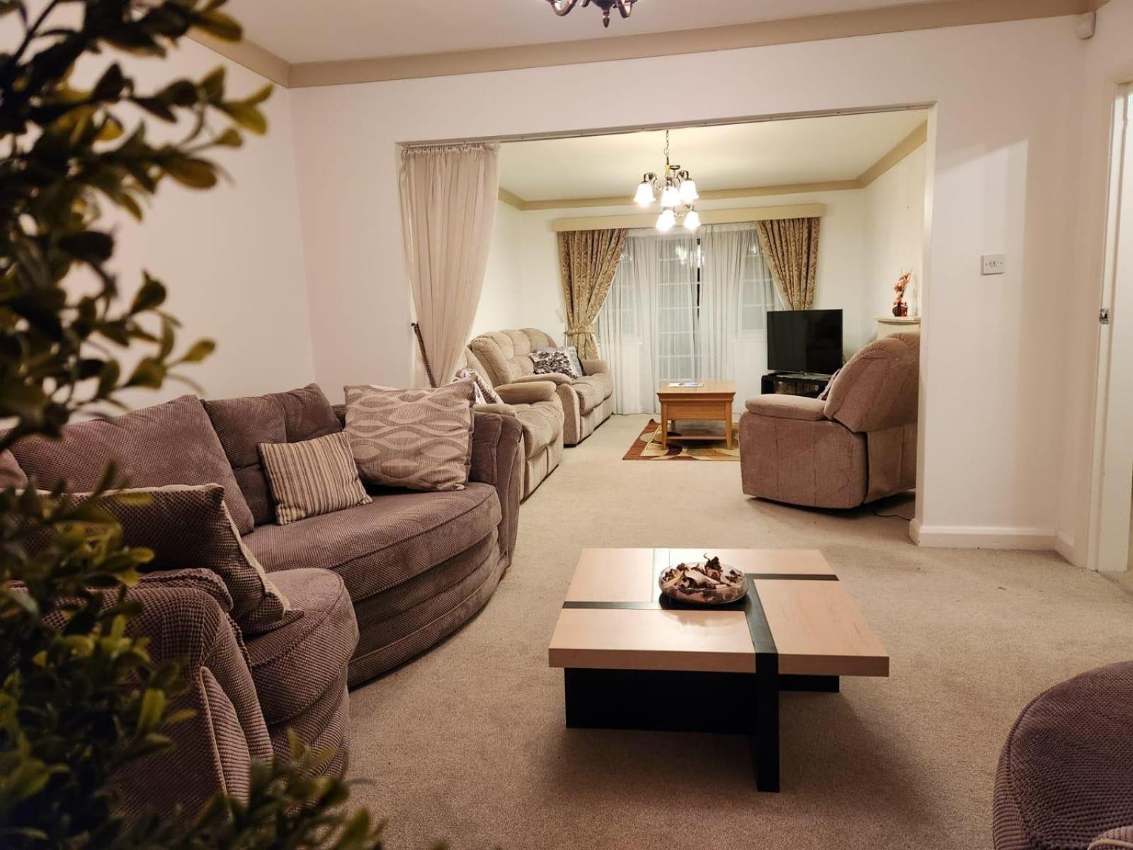 D Elmdon Homestay Shared 4 Bedrooms バーミンガム エクステリア 写真