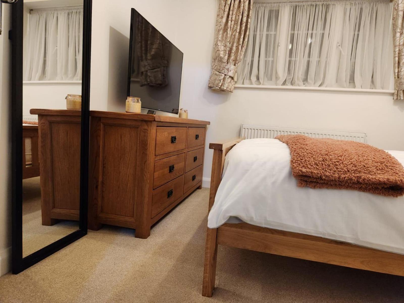 D Elmdon Homestay Shared 4 Bedrooms バーミンガム エクステリア 写真