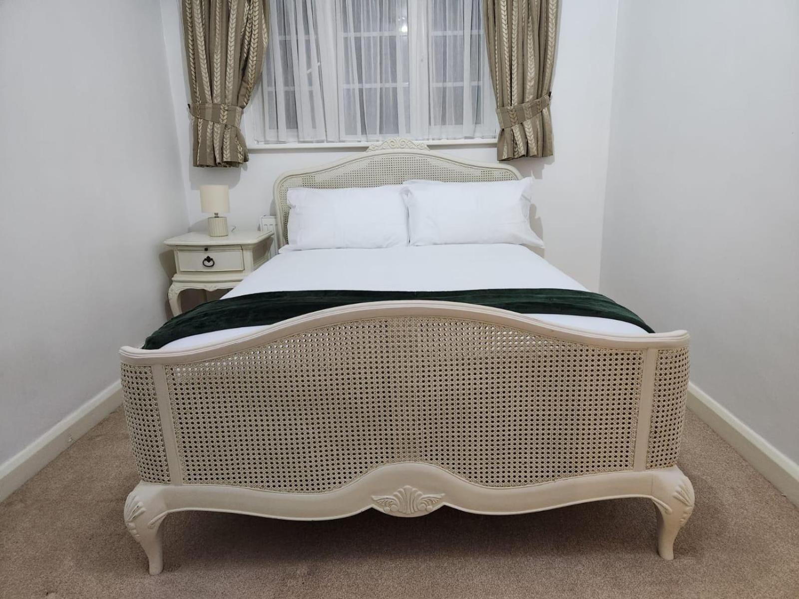 D Elmdon Homestay Shared 4 Bedrooms バーミンガム エクステリア 写真