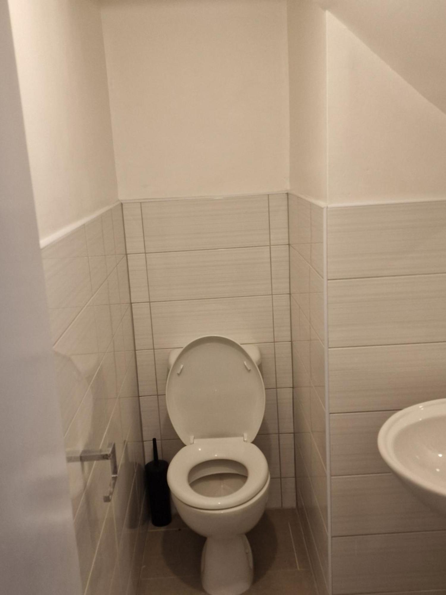 D Elmdon Homestay Shared 4 Bedrooms バーミンガム エクステリア 写真