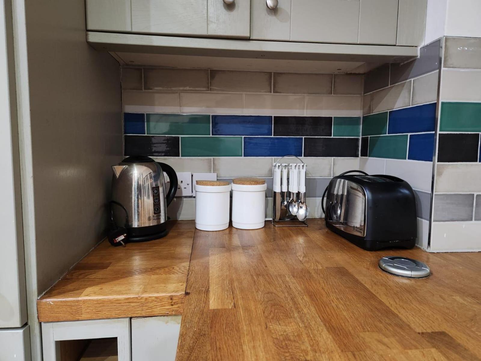 D Elmdon Homestay Shared 4 Bedrooms バーミンガム エクステリア 写真