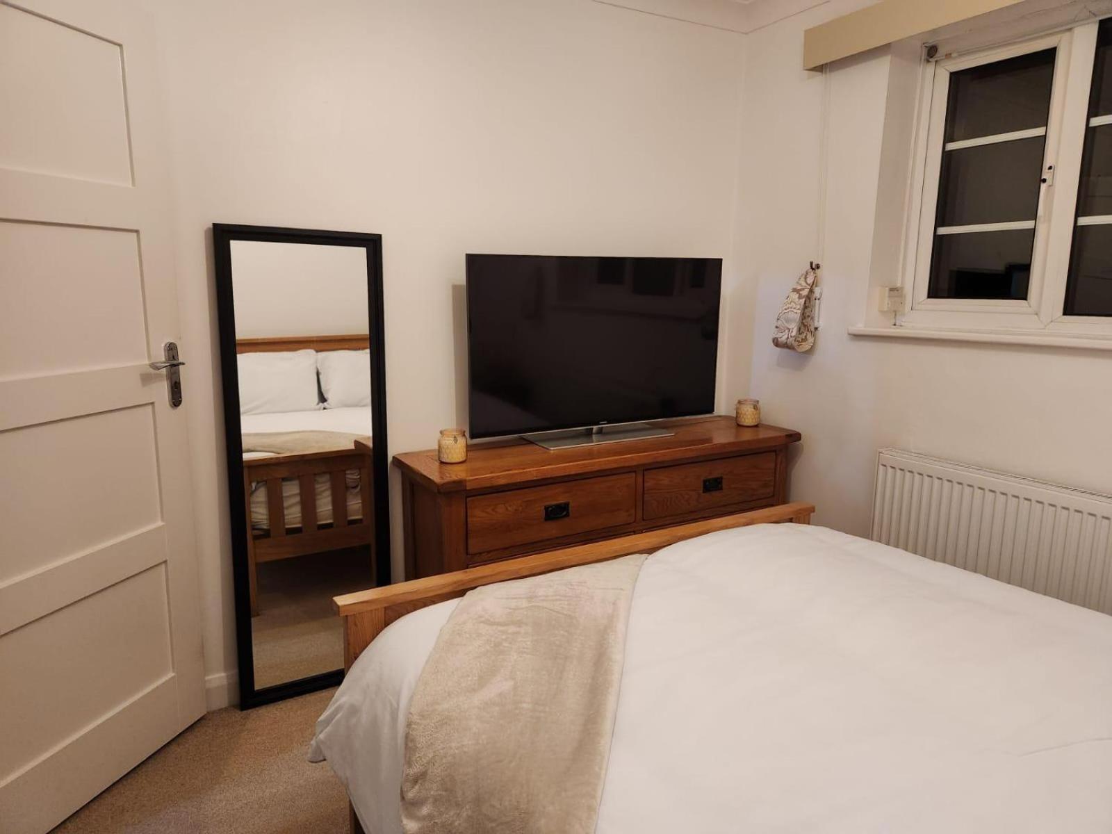 D Elmdon Homestay Shared 4 Bedrooms バーミンガム エクステリア 写真
