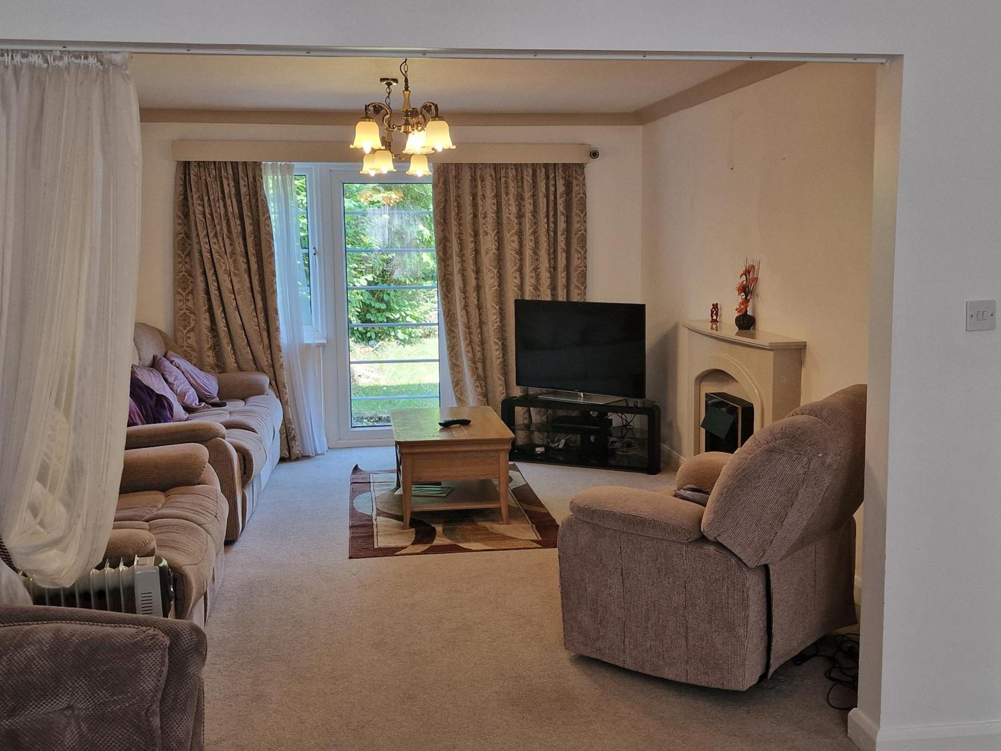 D Elmdon Homestay Shared 4 Bedrooms バーミンガム エクステリア 写真