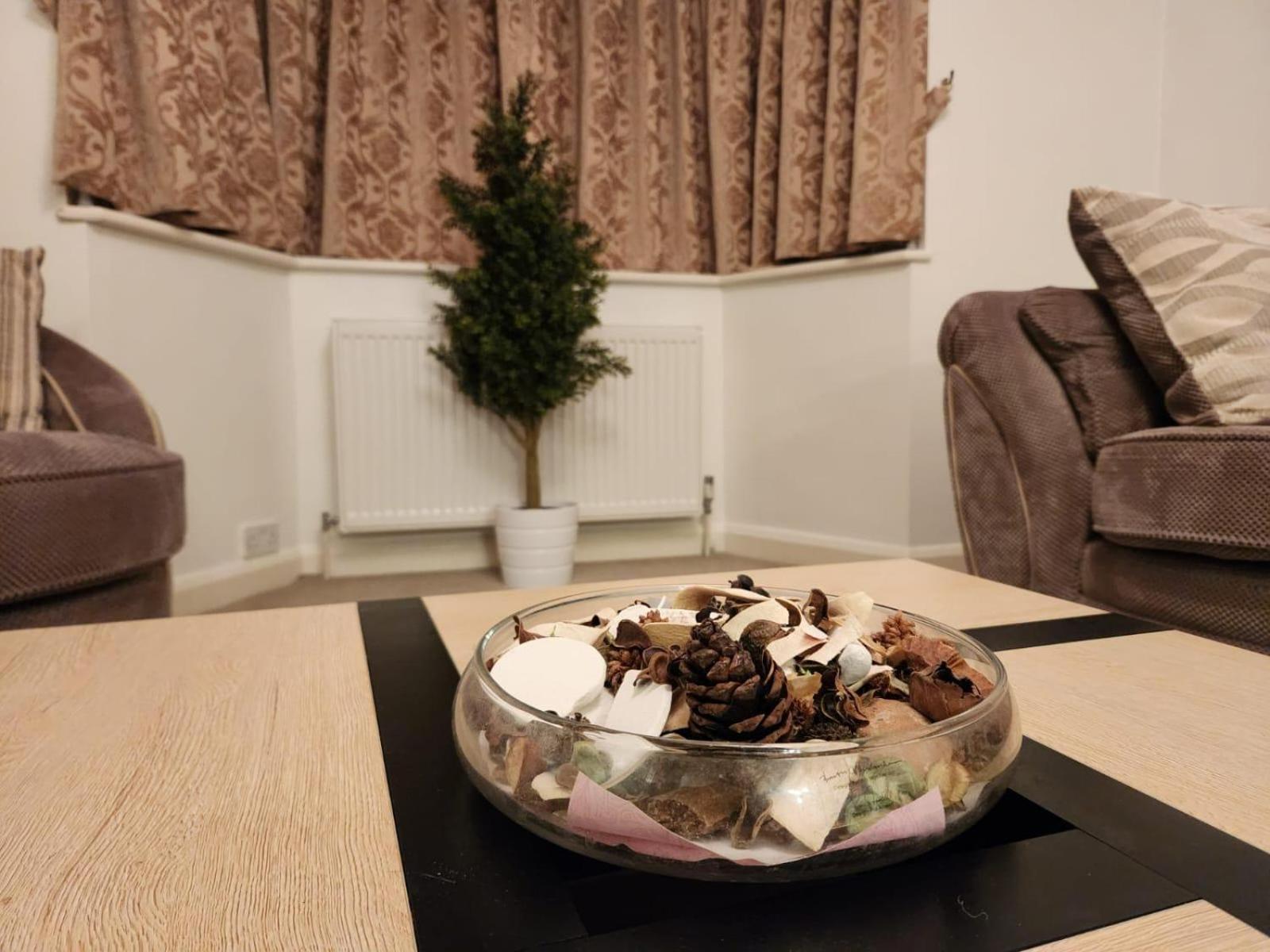 D Elmdon Homestay Shared 4 Bedrooms バーミンガム エクステリア 写真