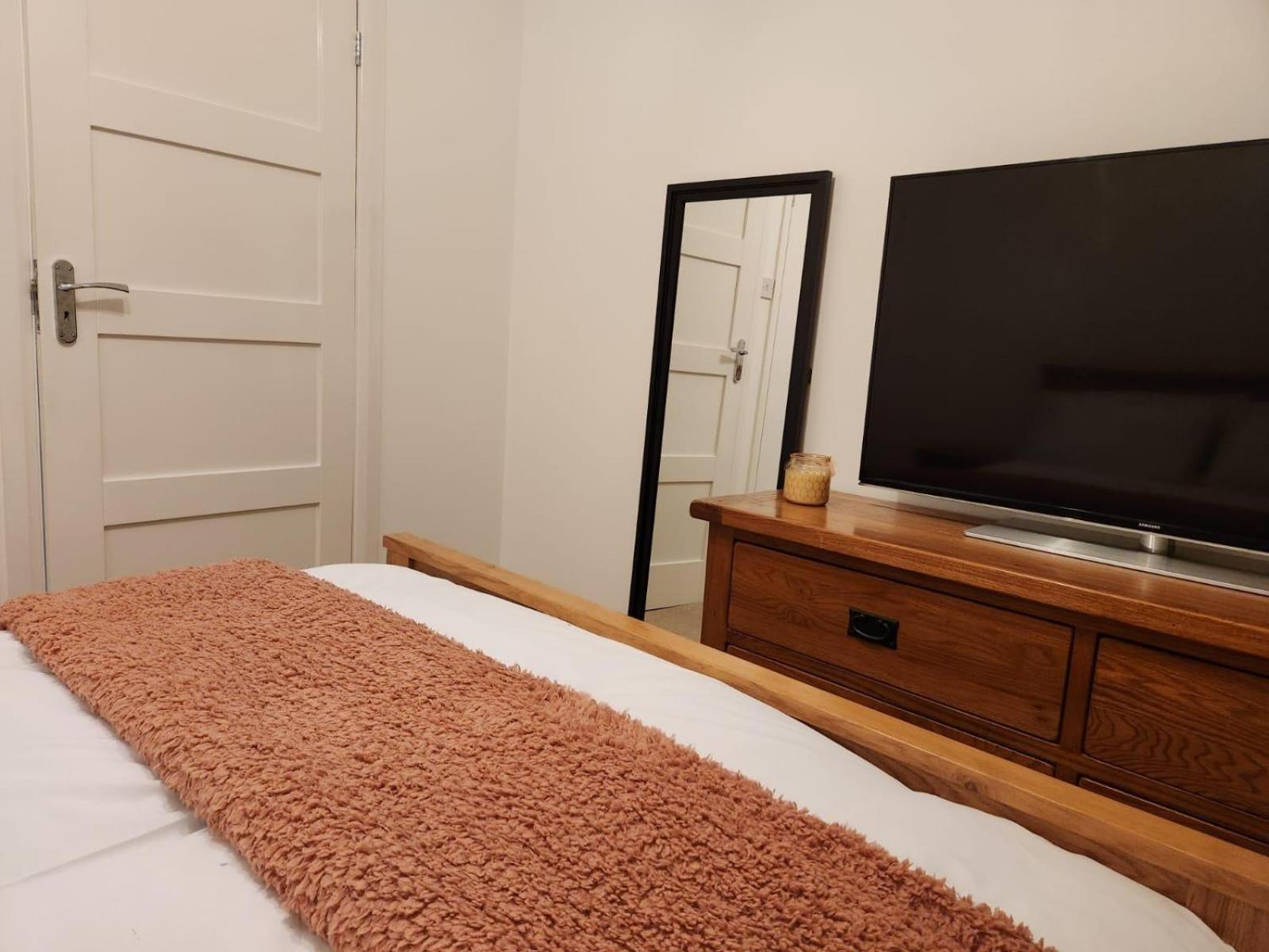 D Elmdon Homestay Shared 4 Bedrooms バーミンガム エクステリア 写真