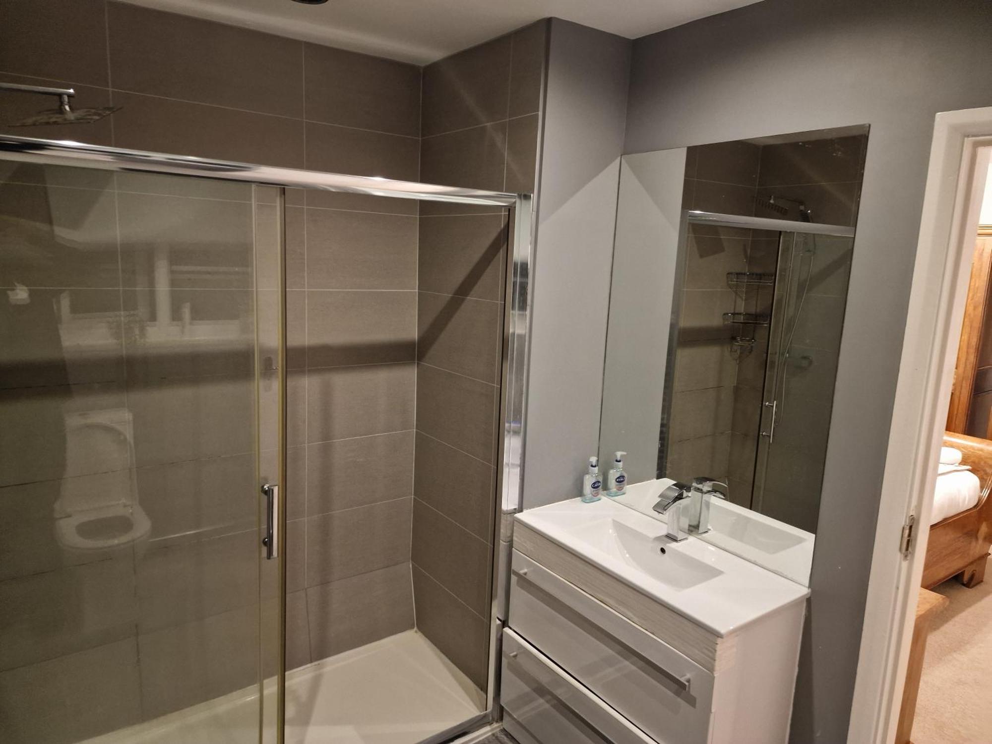 D Elmdon Homestay Shared 4 Bedrooms バーミンガム エクステリア 写真