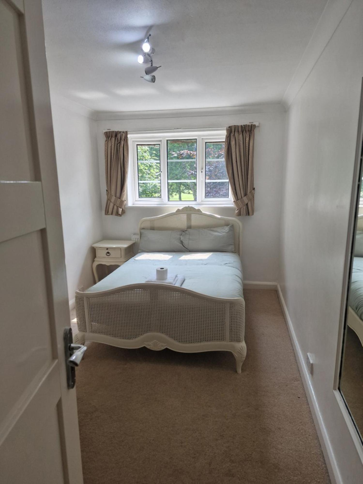 D Elmdon Homestay Shared 4 Bedrooms バーミンガム エクステリア 写真