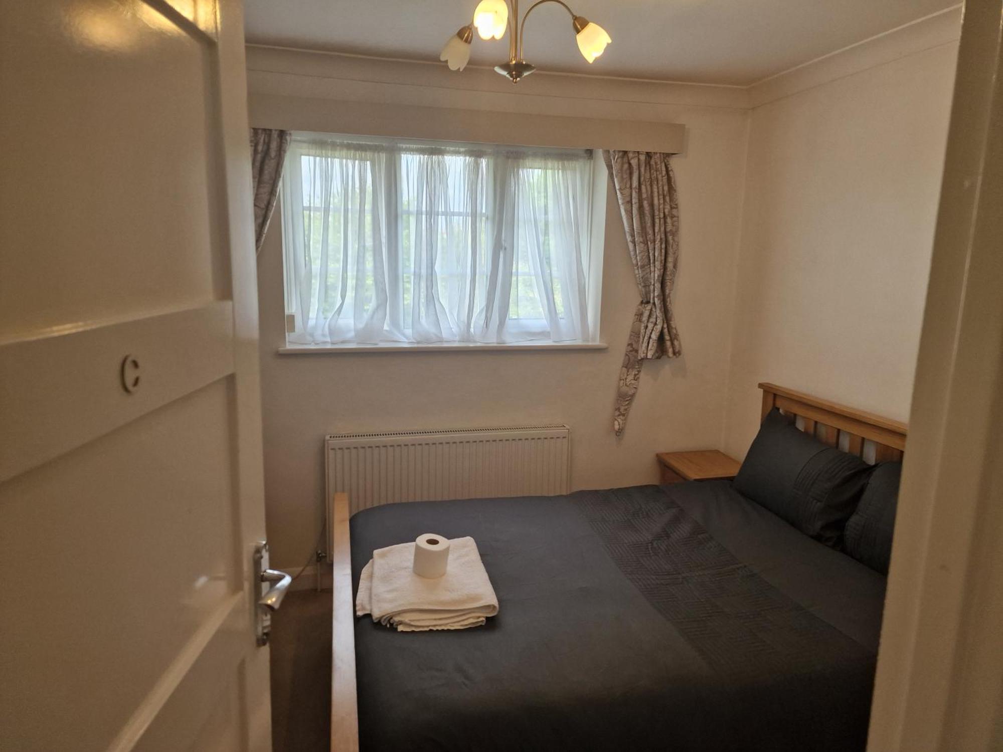 D Elmdon Homestay Shared 4 Bedrooms バーミンガム エクステリア 写真