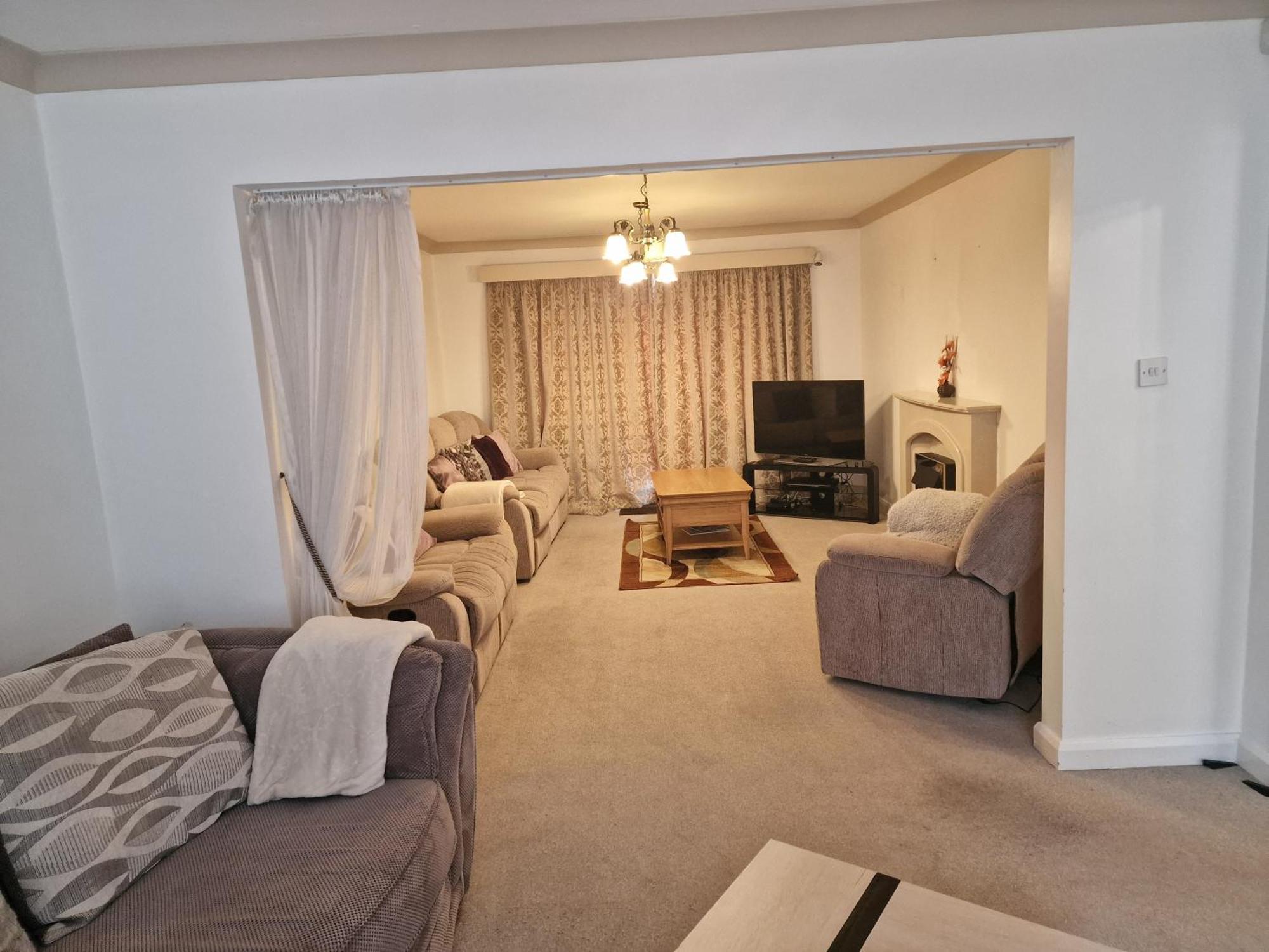 D Elmdon Homestay Shared 4 Bedrooms バーミンガム エクステリア 写真